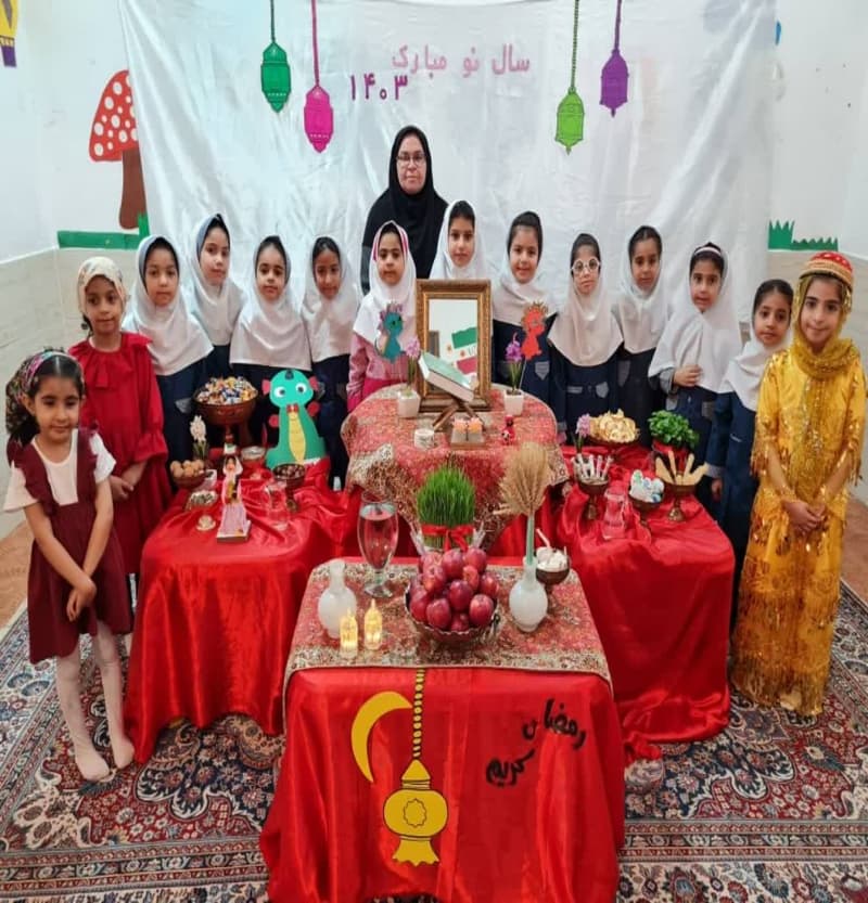 عکس یادگاری سفره ی هفت سین کلاس اول خانم سلیمانی