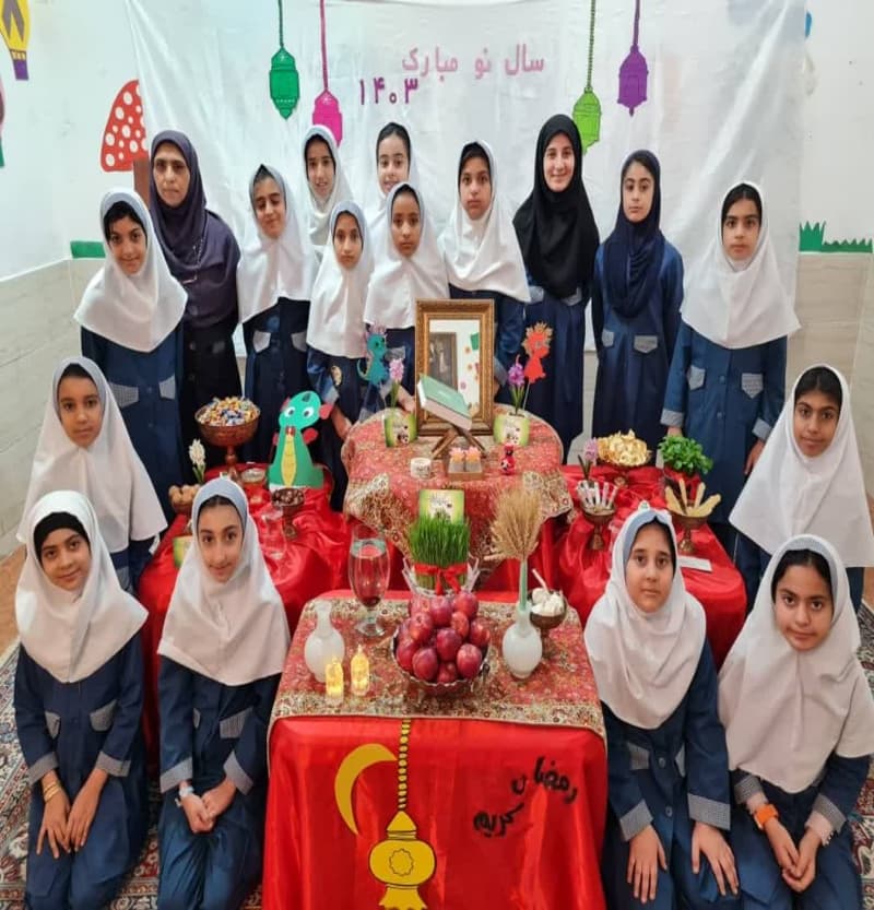 عکس یادگاری سفره ی هفت سین کلاس پنجم خانم طبیشی