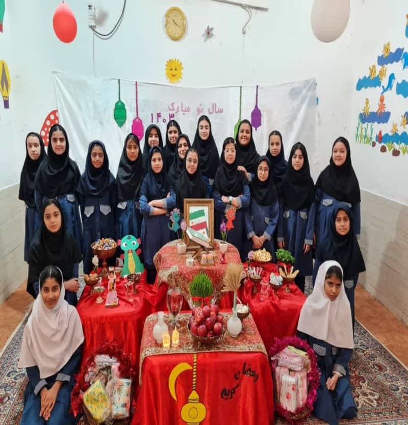 عکس یادگاری سفره ی هفت سین کلاس ششم خانم بهبهانی